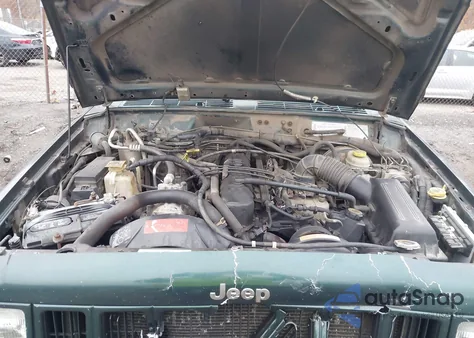 2001 Jeep Cherokee Limited/Sport from USA, damaged, VIN 1J4FF58S01L558257